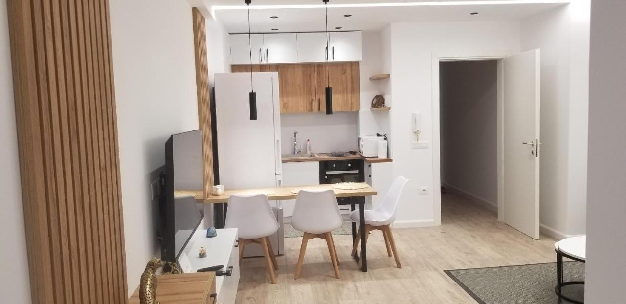 White Apartment Tiranë Luaran gambar
