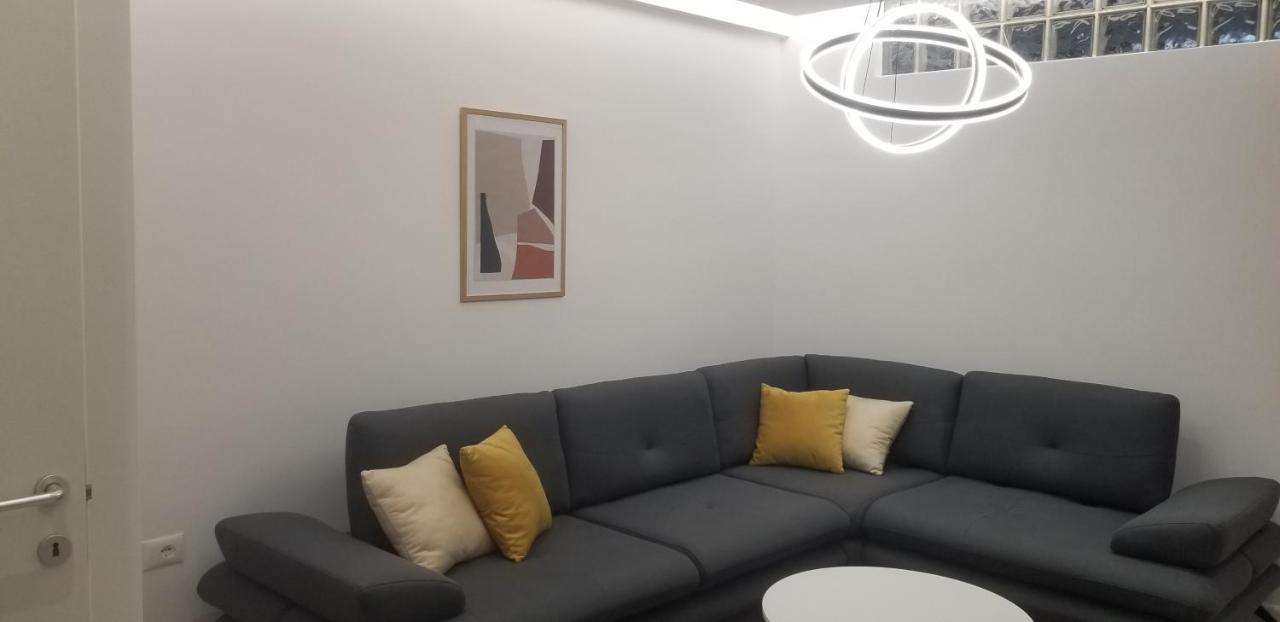 White Apartment Tiranë Luaran gambar